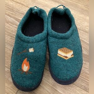 Lands End Kids Cozy Green Slippers with Campfire Design